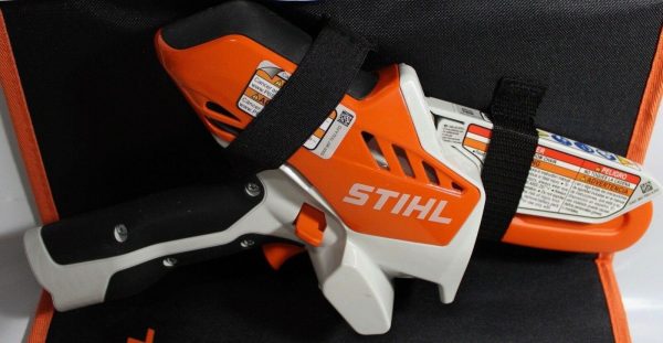 STIHL GTA 26 PRUNER CHAINSAW W CARRYING CASE. BATTERY AND CHARGER.